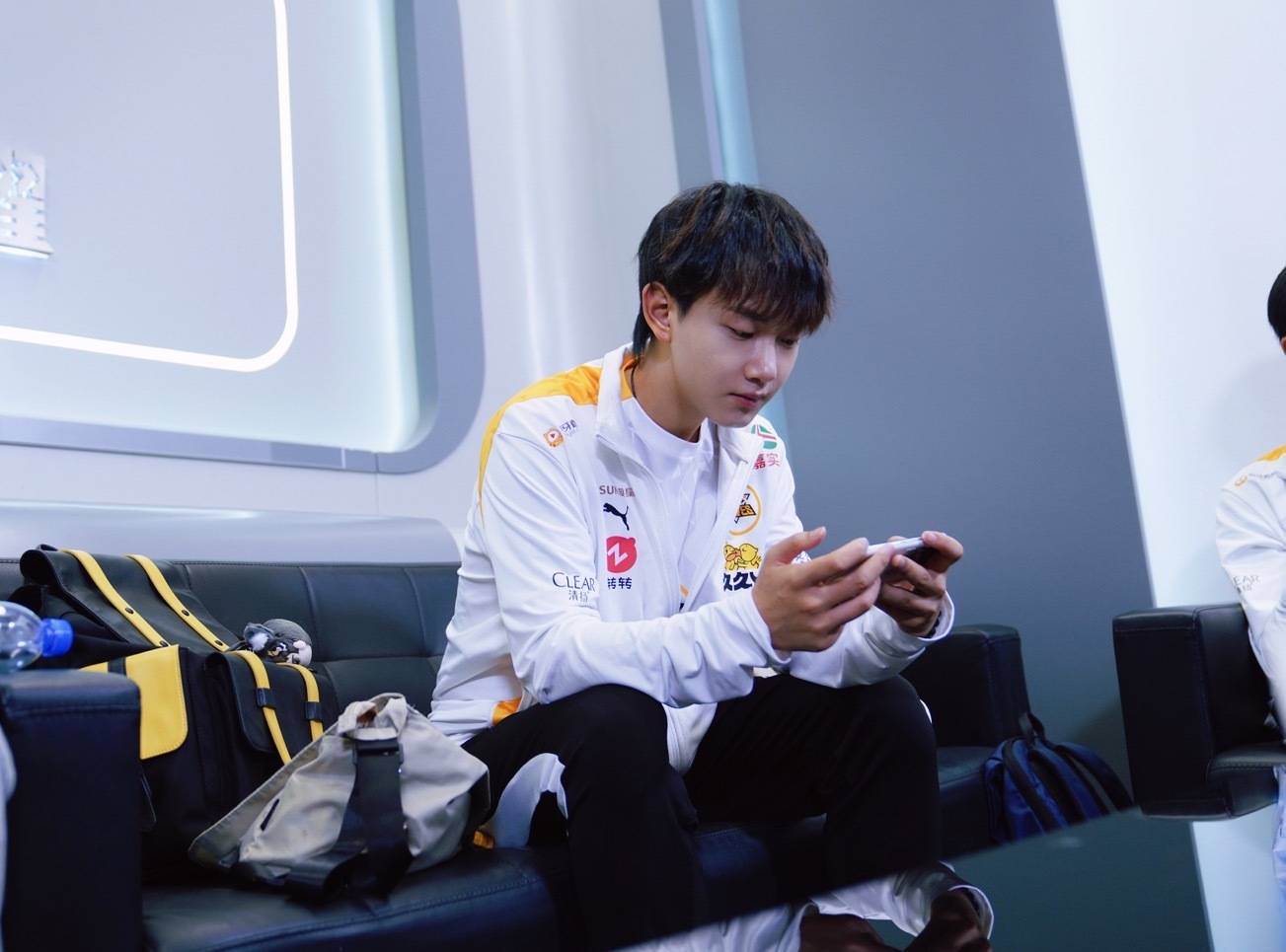 王者荣耀：狼队3:1战胜eStar，飞牛赛后激动发文