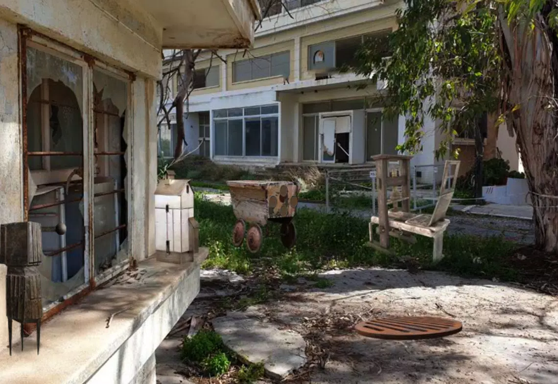 逃生废弃神秘别墅